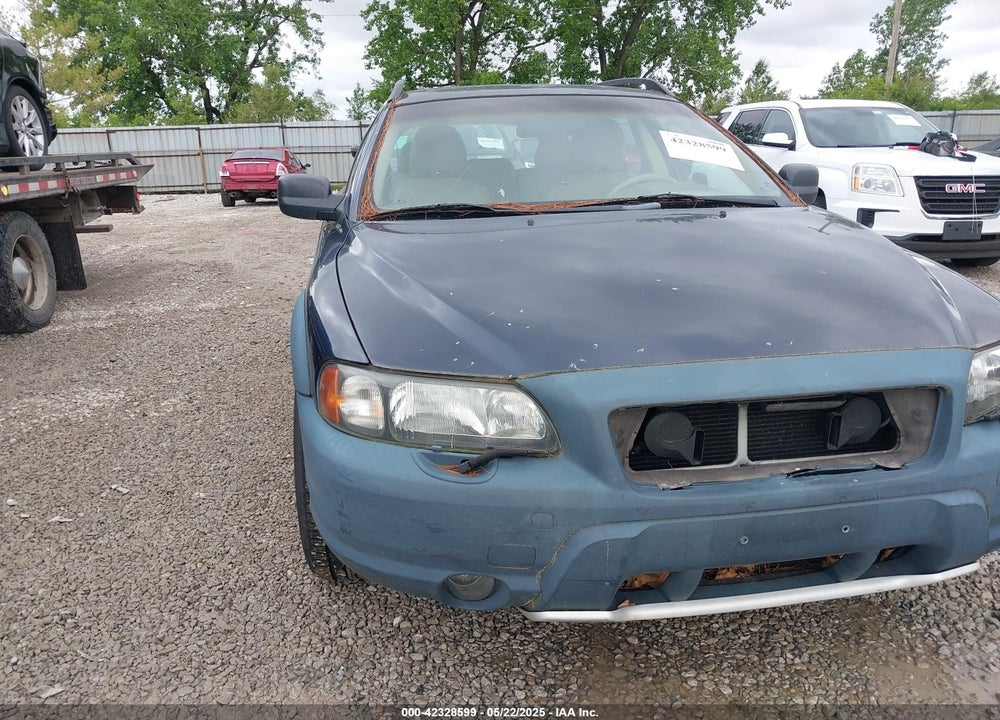 2002 VOLVO V70 XC VIN: YV1SZ58D721062540