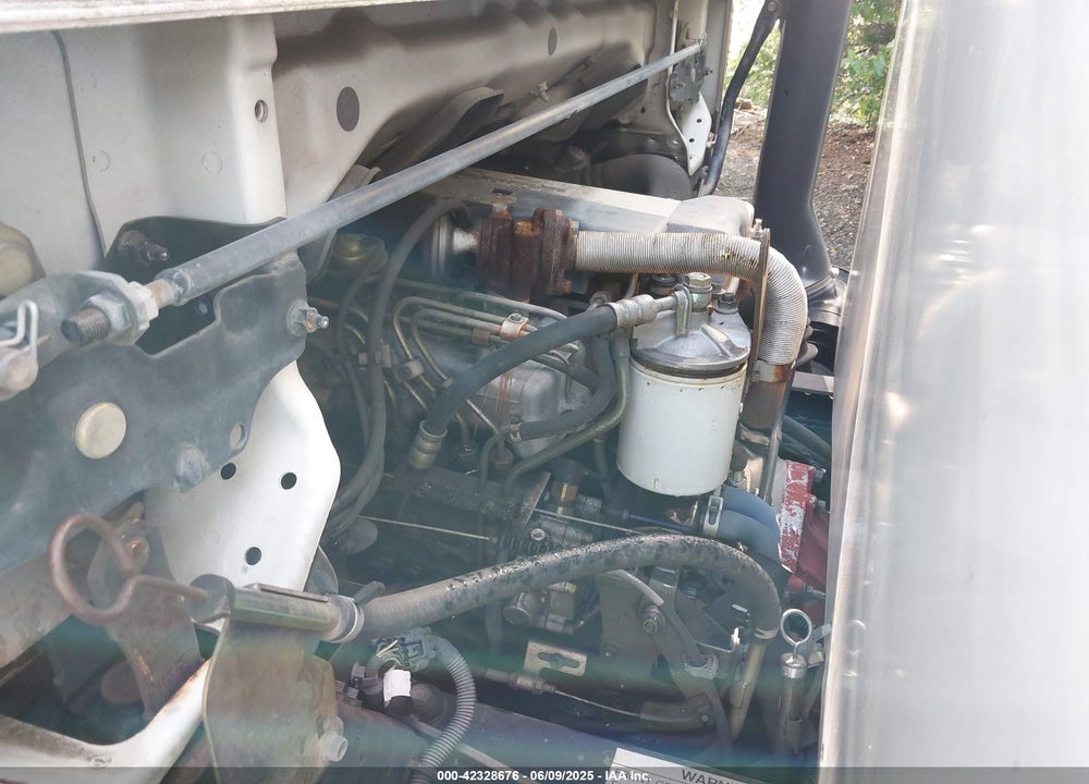 2002 ISUZU NPR VIN: JALC4B14727012878