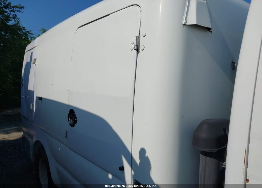 2002 ISUZU NPR VIN: JALC4B14727012878