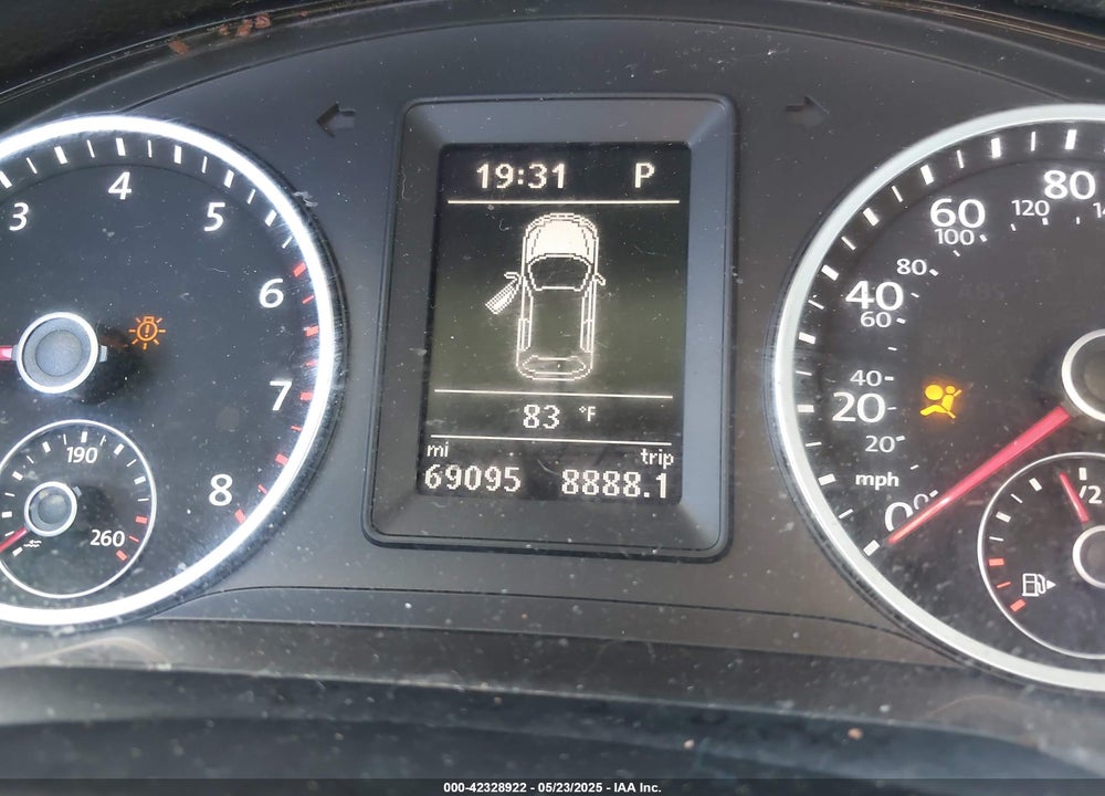 2017 VOLKSWAGEN TIGUAN VIN: WVGSV7AX1HW510439