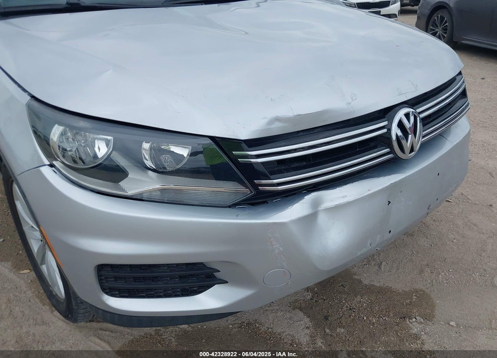 2017 VOLKSWAGEN TIGUAN VIN: WVGSV7AX1HW510439