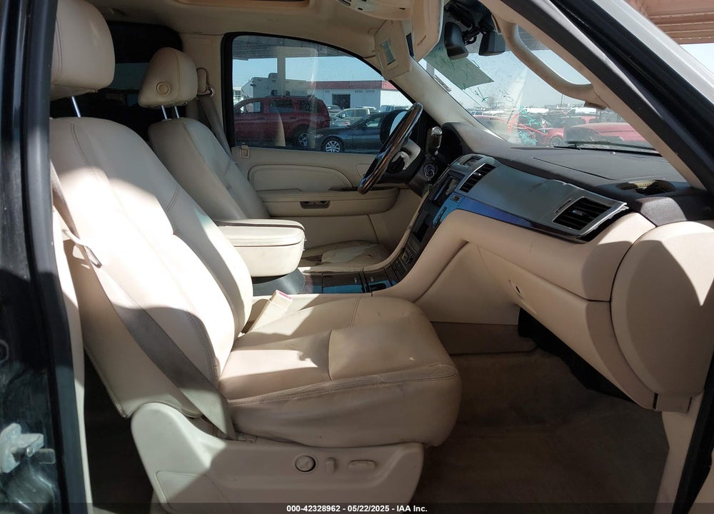 2007 CADILLAC ESCALADE ESV VIN: 1GYFK66837R342885