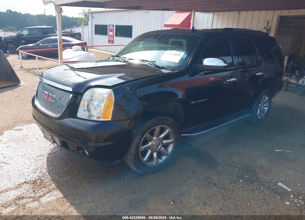 2007 GMC YUKON DENALI VIN: 1GKFK63897J250015
