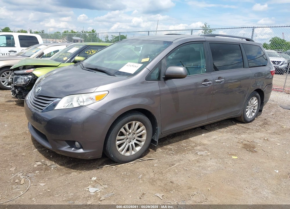 2016 TOYOTA SIENNA XLE 8 PASSENGER VIN: 5TDYK3DC8GS701735
