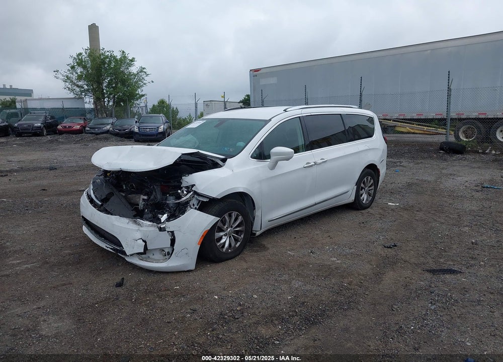 2019 CHRYSLER PACIFICA TOURING L VIN: 2C4RC1BG4KR652224