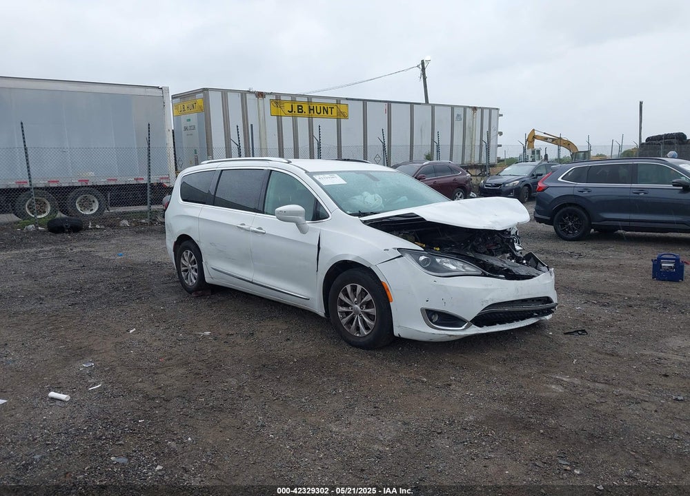 2019 CHRYSLER PACIFICA TOURING L VIN: 2C4RC1BG4KR652224