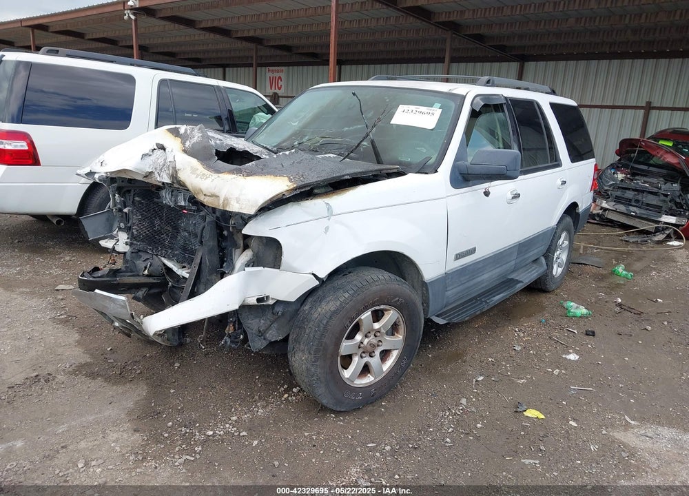 2007 FORD EXPEDITION XLT VIN: 1FMFU16537LA08136