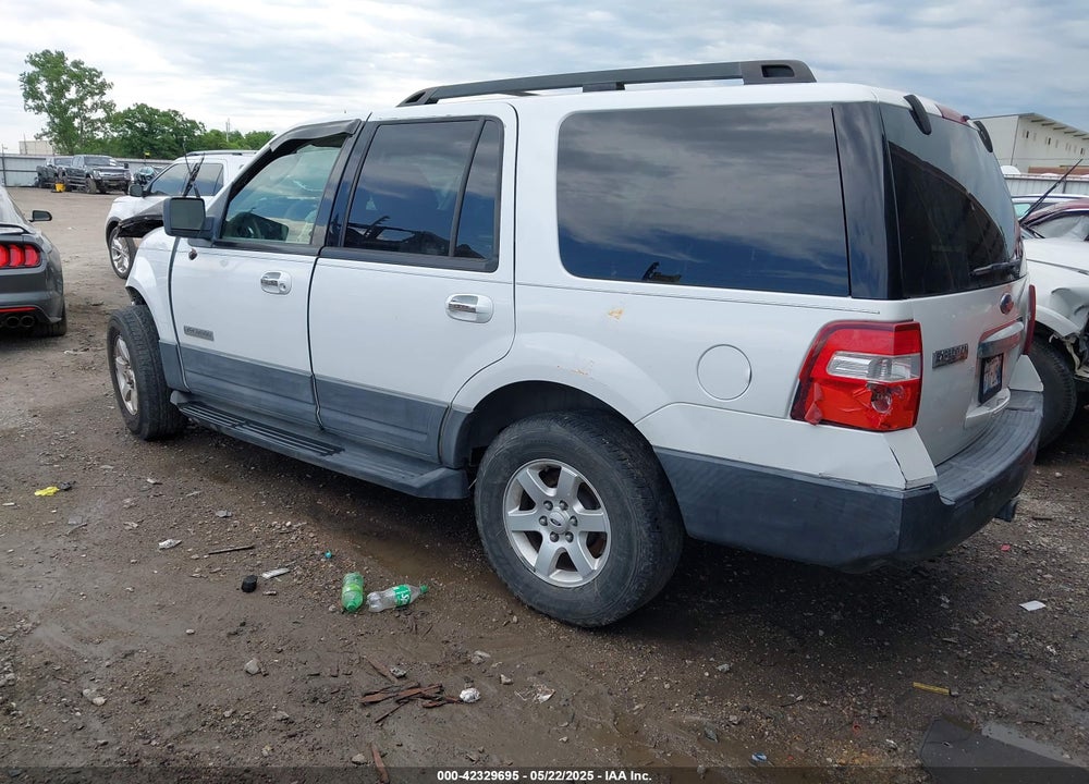 2007 FORD EXPEDITION XLT VIN: 1FMFU16537LA08136