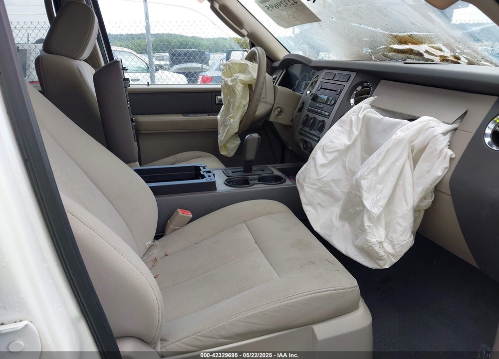 2007 FORD EXPEDITION XLT VIN: 1FMFU16537LA08136