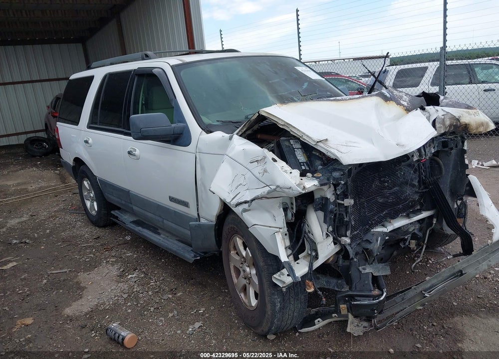 2007 FORD EXPEDITION XLT VIN: 1FMFU16537LA08136