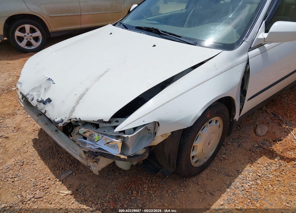 2000 HONDA ACCORD 2.3 LX VIN: 1HGCG564XYA138846