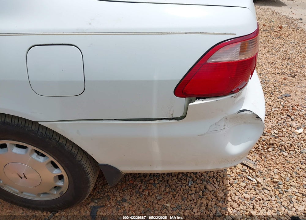 2000 HONDA ACCORD 2.3 LX VIN: 1HGCG564XYA138846