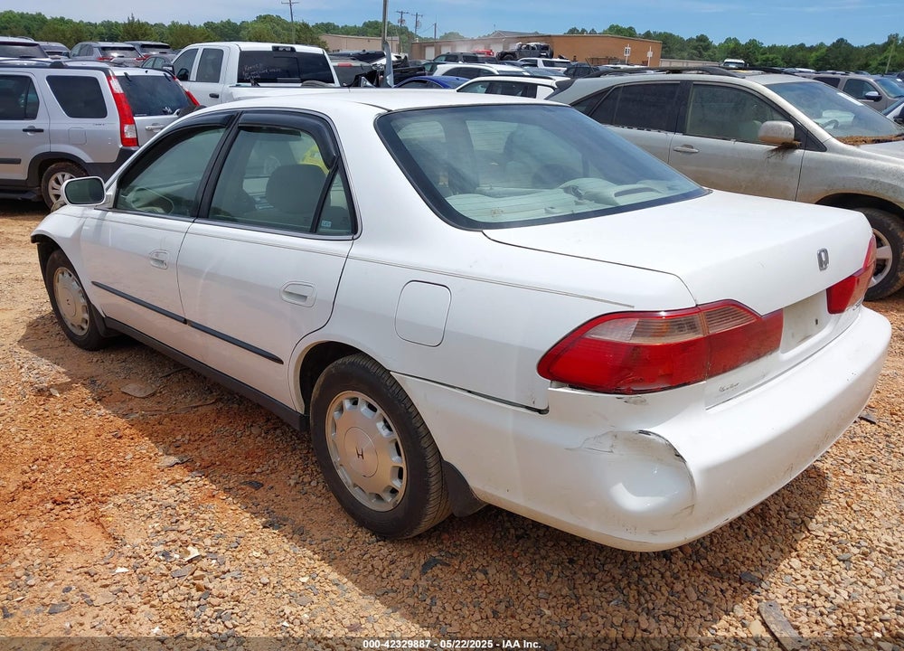 2000 HONDA ACCORD 2.3 LX VIN: 1HGCG564XYA138846