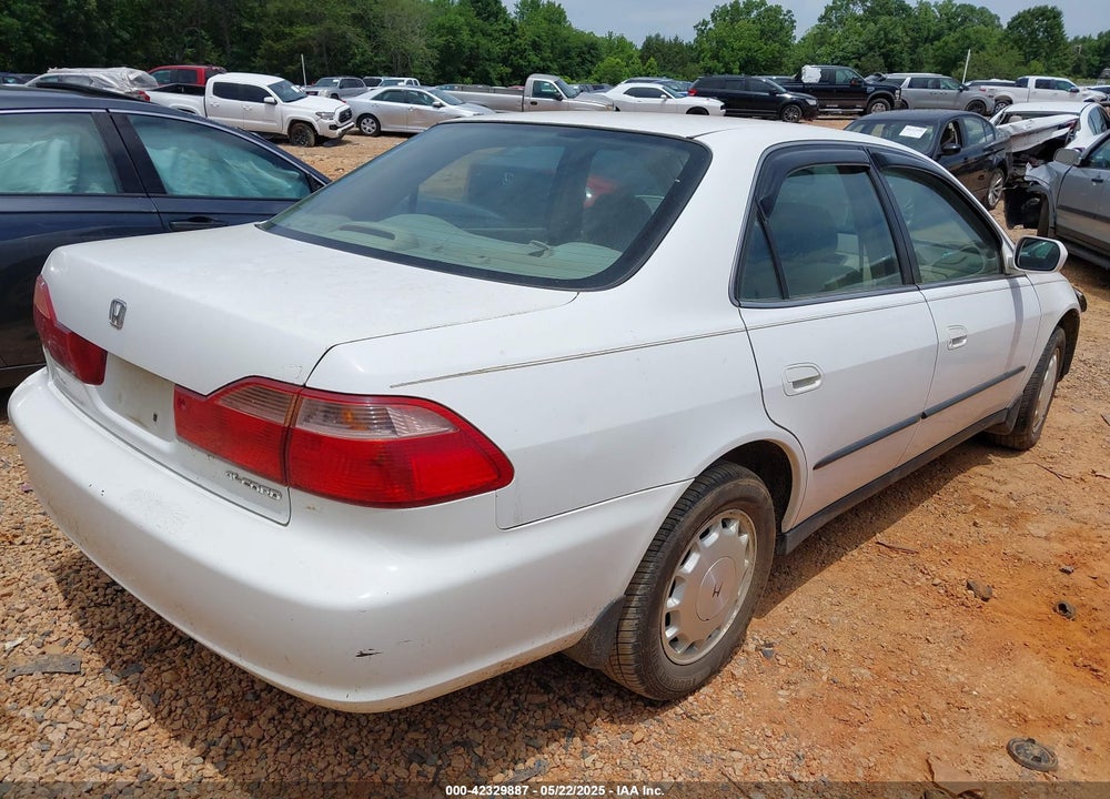 2000 HONDA ACCORD 2.3 LX VIN: 1HGCG564XYA138846