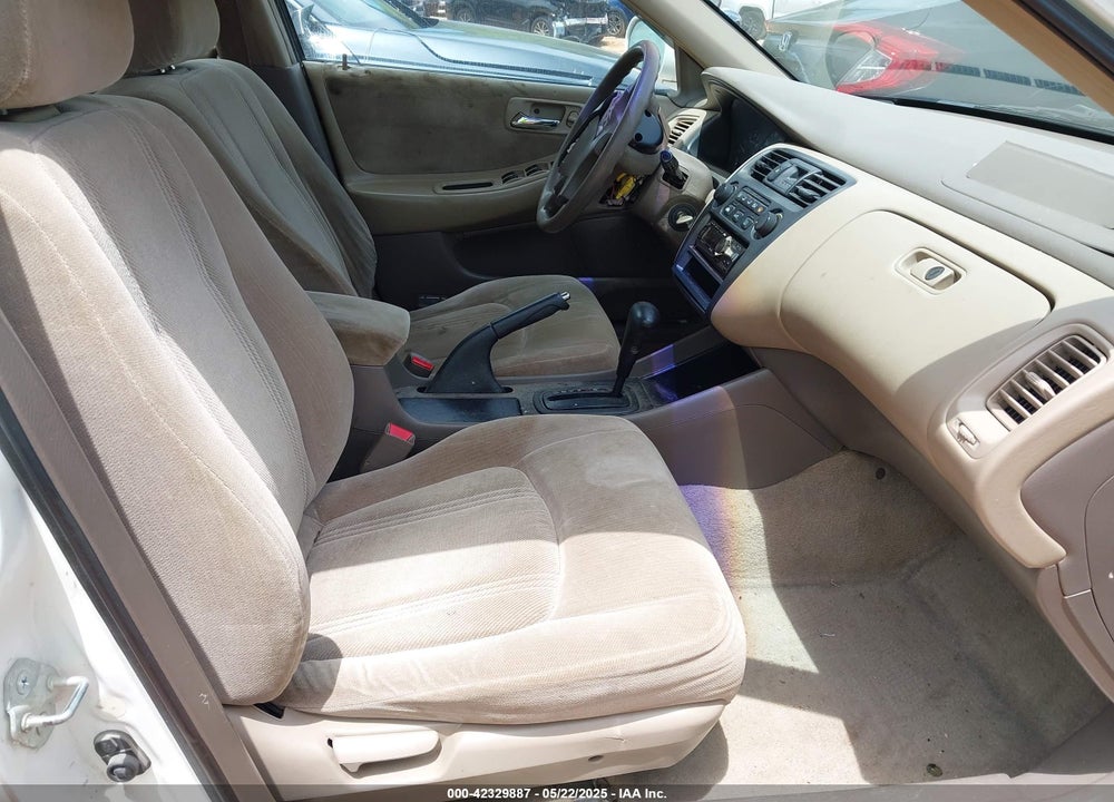 2000 HONDA ACCORD 2.3 LX VIN: 1HGCG564XYA138846