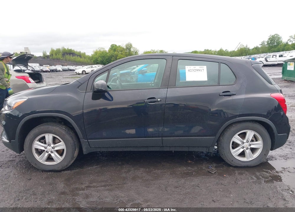 2021 CHEVROLET TRAX AWD LS VIN: KL7CJNSB1MB354137