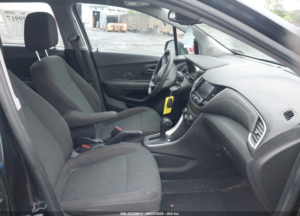 2021 CHEVROLET TRAX AWD LS VIN: KL7CJNSB1MB354137
