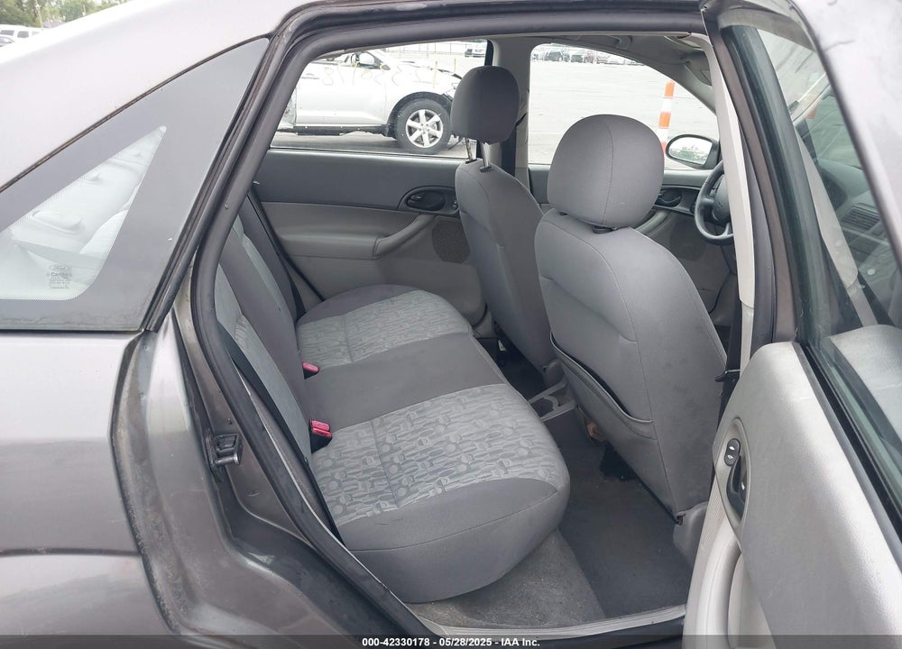 2005 FORD FOCUS ZX4 VIN: 1FAFP34N95W312583