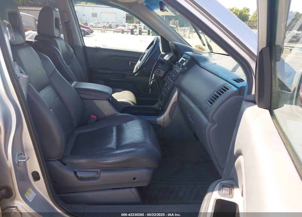 2005 HONDA PILOT EX-L VIN: 5FNYF18555B023872
