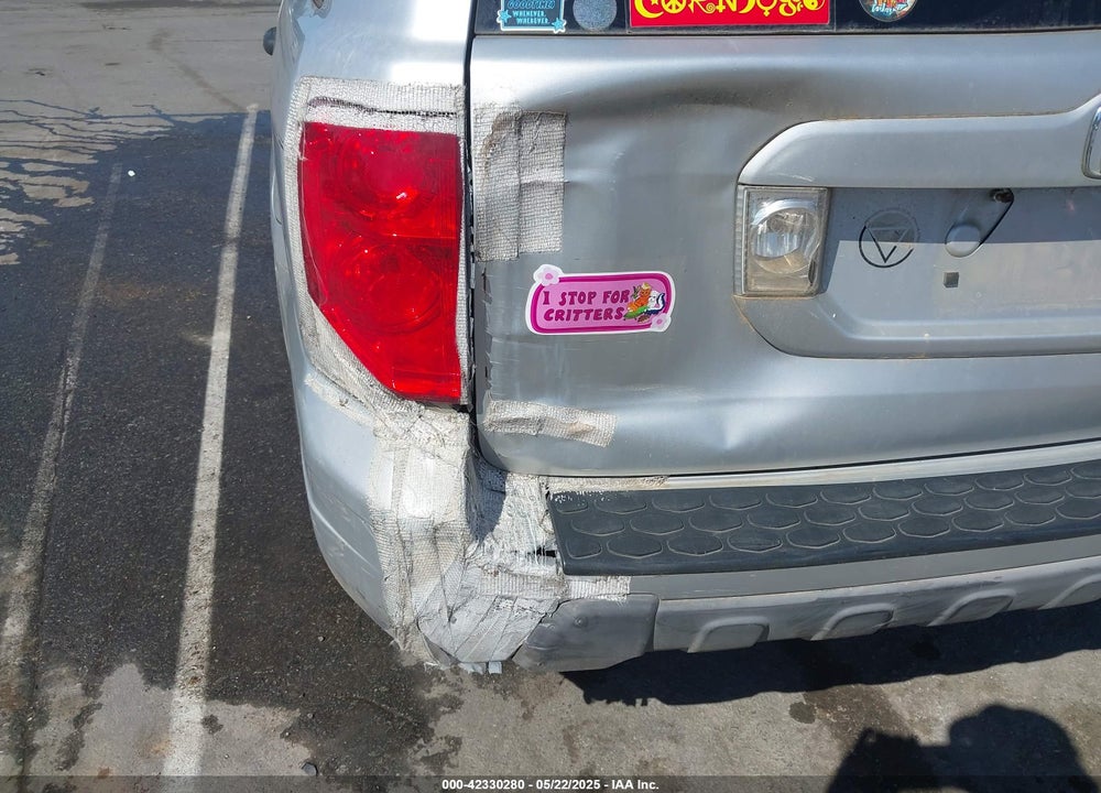 2005 HONDA PILOT EX-L VIN: 5FNYF18555B023872