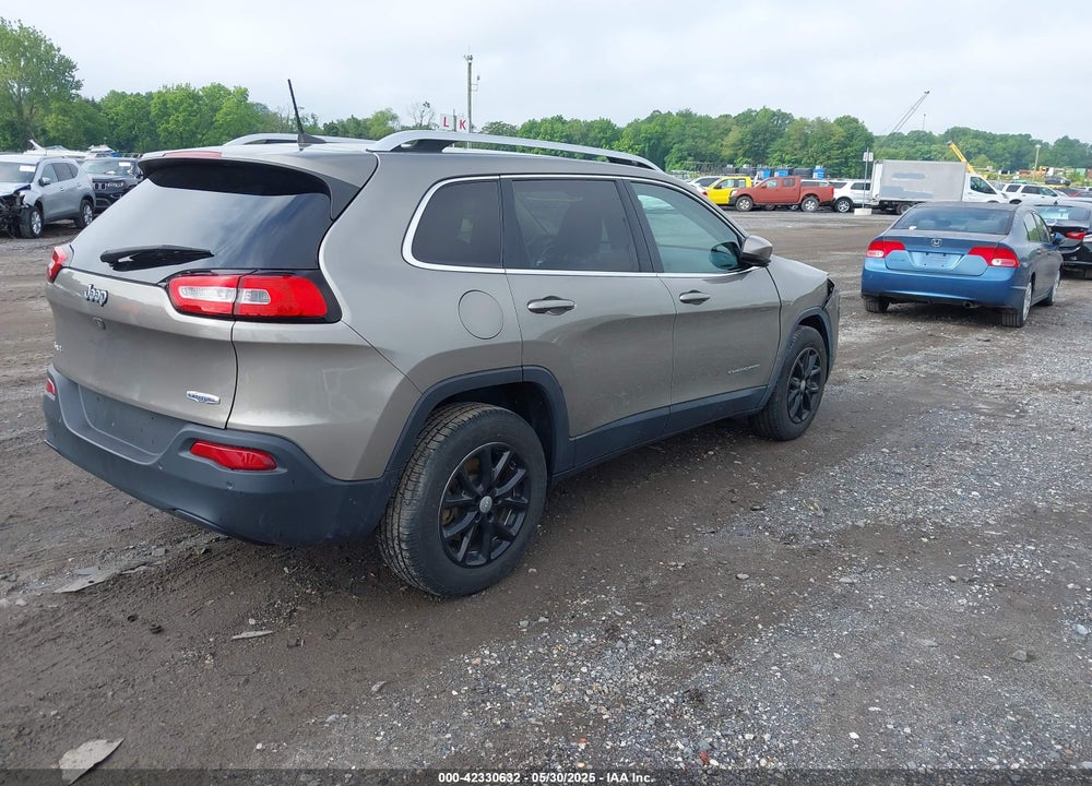 2017 JEEP CHEROKEE LATITUDE 4X4 VIN: 1C4PJMCB7HW588486