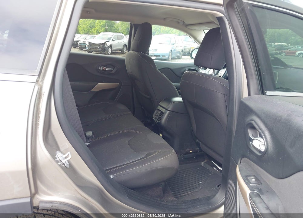 2017 JEEP CHEROKEE LATITUDE 4X4 VIN: 1C4PJMCB7HW588486