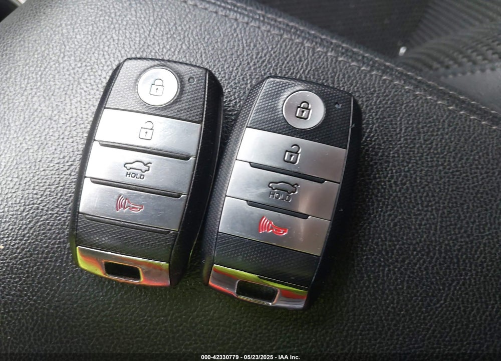 2019 KIA OPTIMA VIN: 5XXGT4L37KG354411
