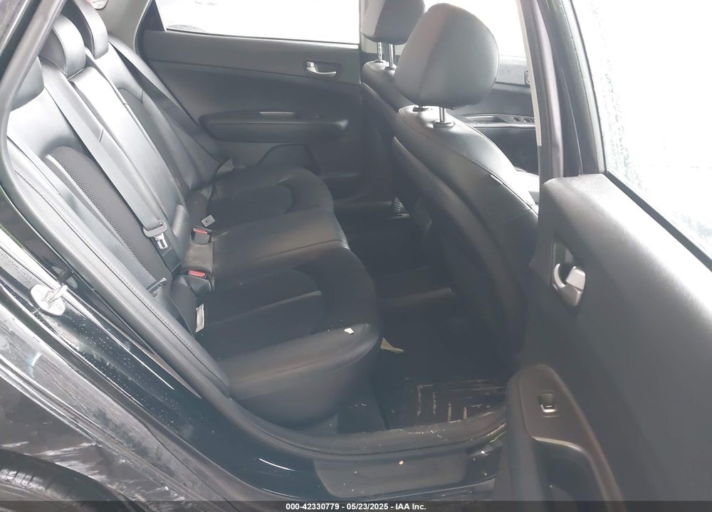 2019 KIA OPTIMA VIN: 5XXGT4L37KG354411