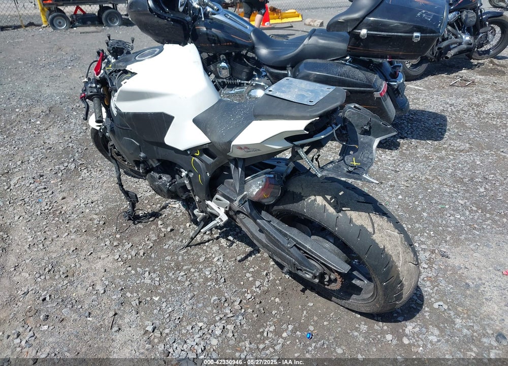 2021 HONDA CBR1000 RR VIN: JH2SC7718MK400512