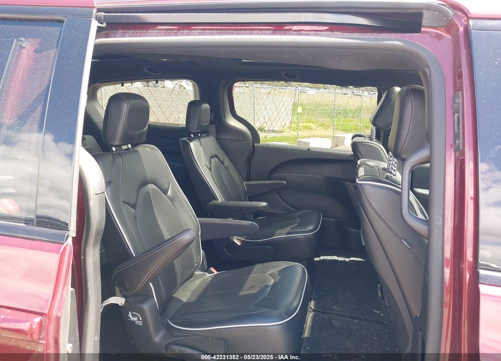 2019 CHRYSLER PACIFICA LIMITED VIN: 2C4RC1GG5KR652497