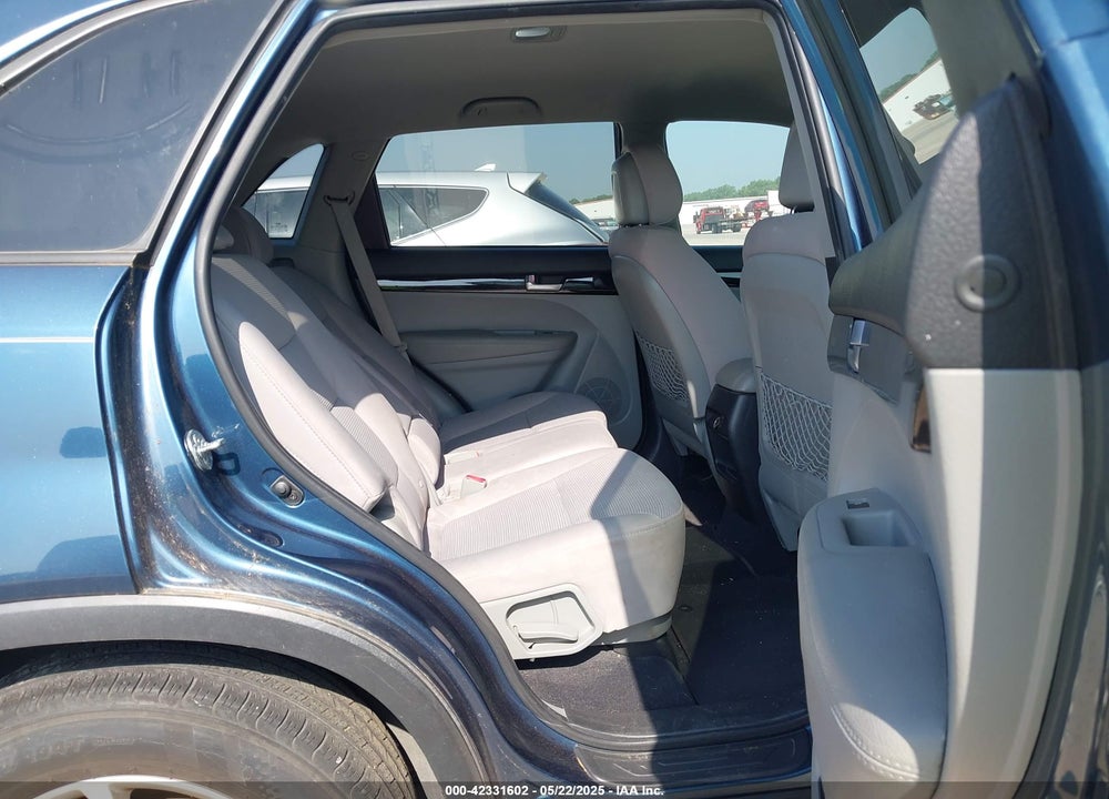 2014 KIA SORENTO VIN: 5XYKT3A69EG480299