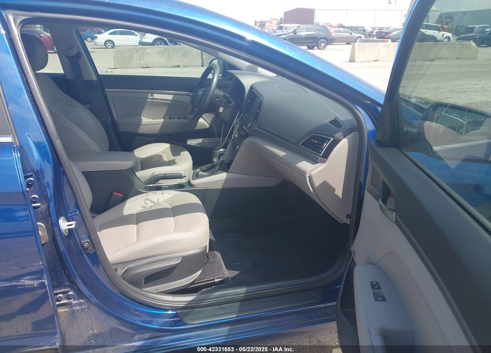 2017 HYUNDAI ELANTRA VIN: 5NPD84LF7HH052015