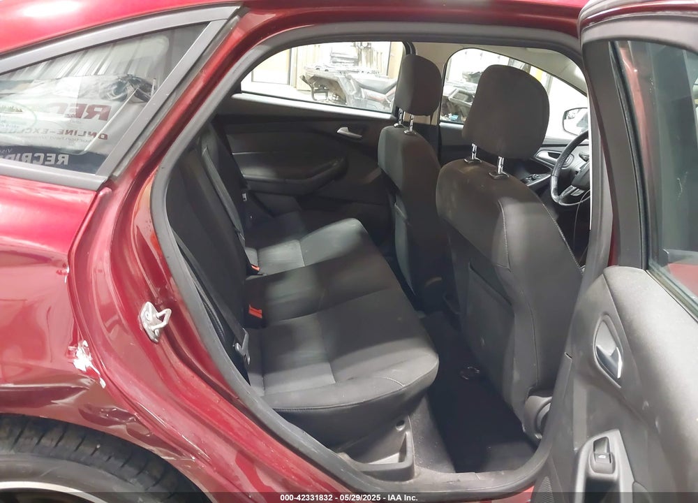 2015 FORD FOCUS SE VIN: 1FADP3F21FL306273