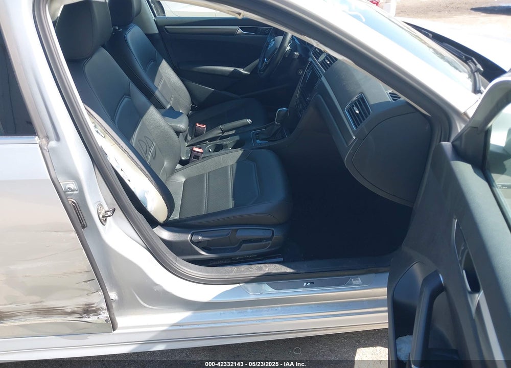 2017 VOLKSWAGEN PASSAT VIN: 1VWDT7A38HC082867