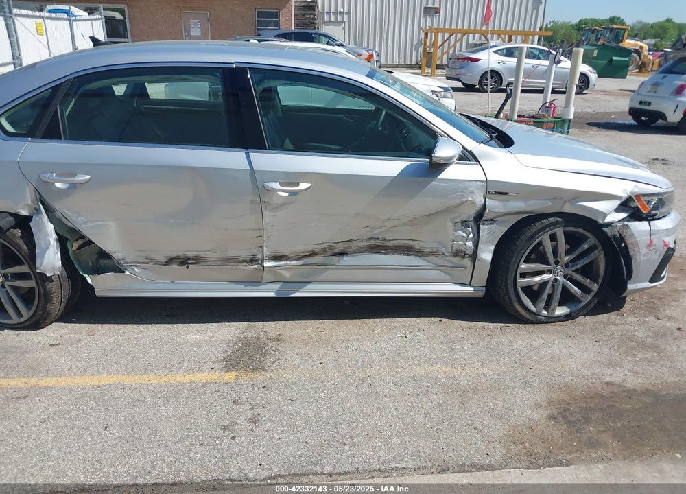 2017 VOLKSWAGEN PASSAT VIN: 1VWDT7A38HC082867