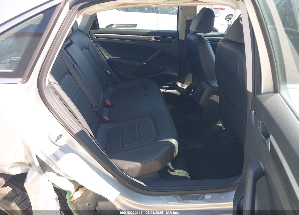 2017 VOLKSWAGEN PASSAT VIN: 1VWDT7A38HC082867