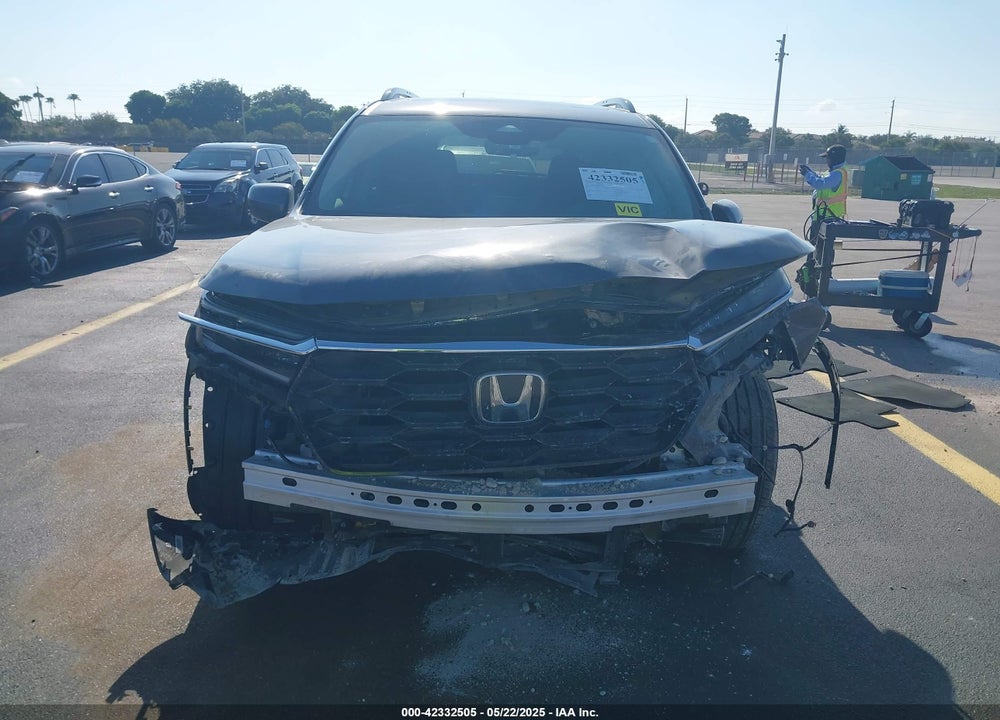 2025 HONDA PILOT TOURING VIN: 5FNYG2H72SB014420