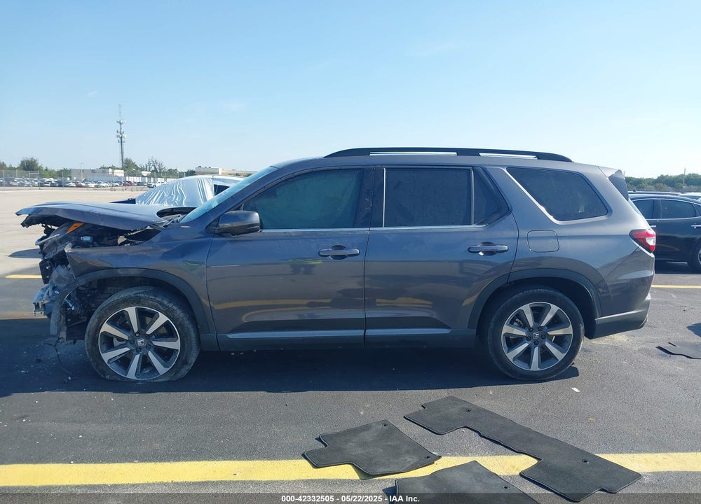 2025 HONDA PILOT TOURING VIN: 5FNYG2H72SB014420