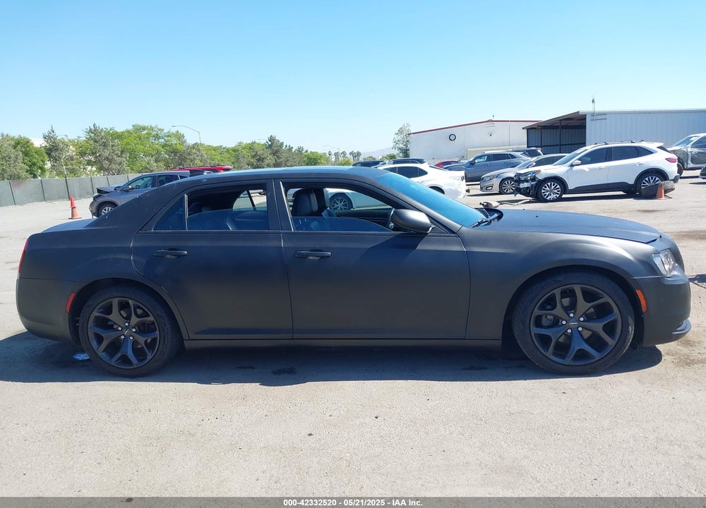 2020 CHRYSLER 300 VIN: 2C3CCABG4LH194721