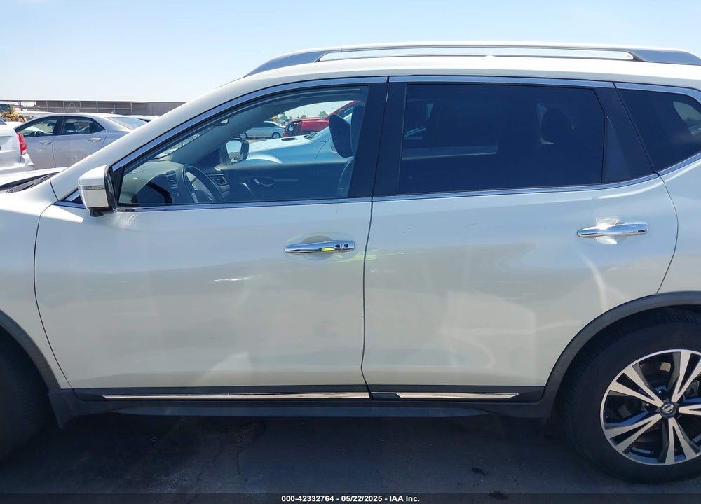 2017 NISSAN ROGUE SL VIN: JN8AT2MT5HW404789