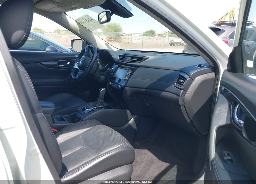 2017 NISSAN ROGUE SL VIN: JN8AT2MT5HW404789