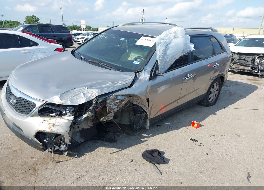 2012 KIA SORENTO LX VIN: 5XYKT3A64CG306170