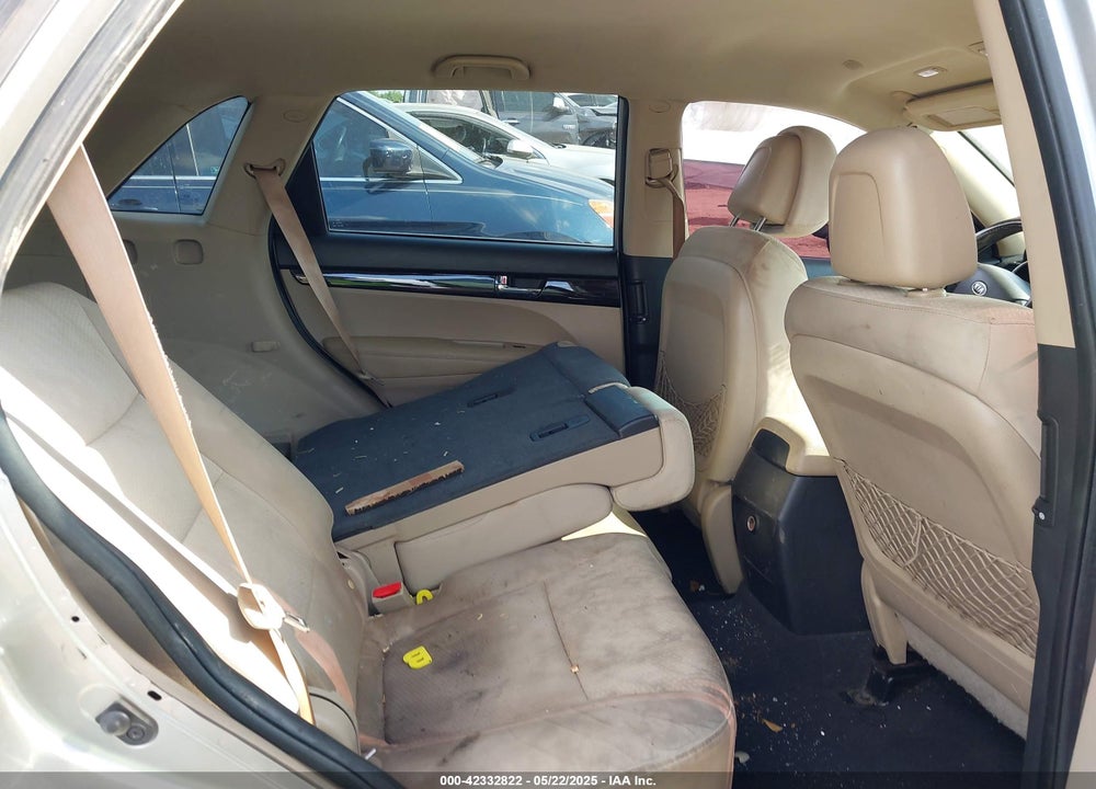 2012 KIA SORENTO LX VIN: 5XYKT3A64CG306170
