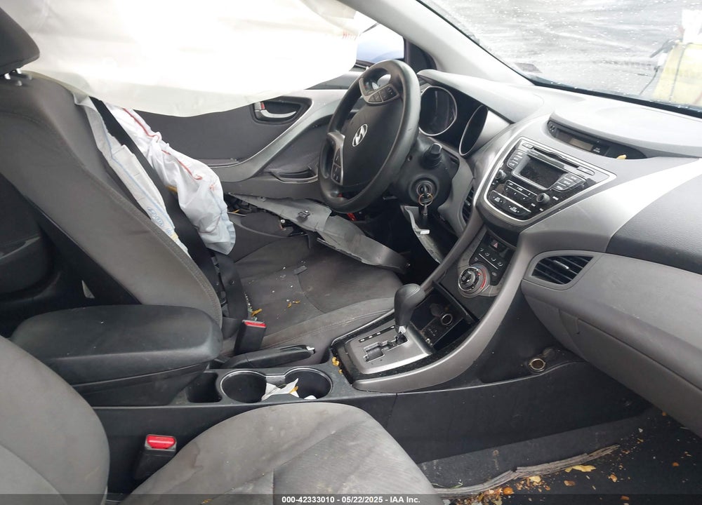 2013 HYUNDAI ELANTRA VIN: KMHDH4AE8DU758688