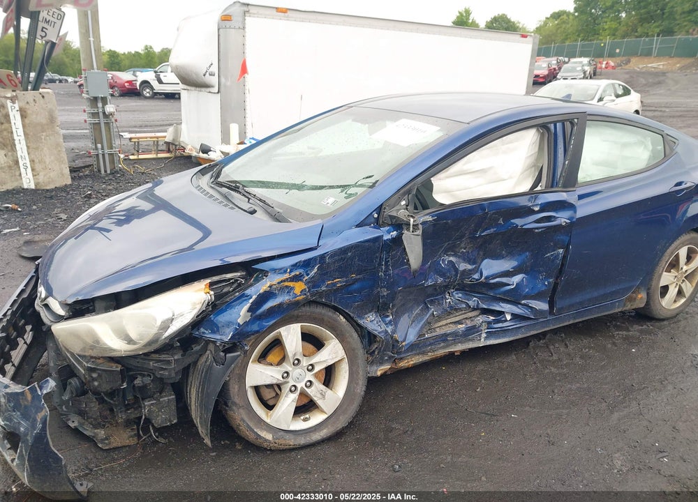 2013 HYUNDAI ELANTRA VIN: KMHDH4AE8DU758688