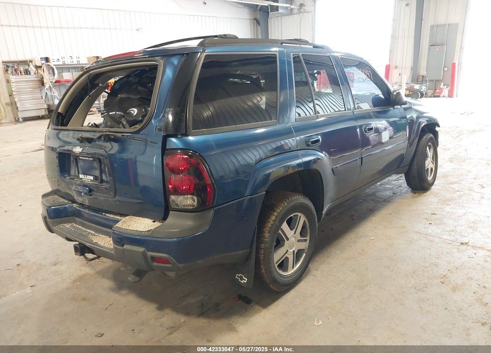 2005 CHEVROLET TRAILBLAZER LT VIN: 1GNDT13S752340132