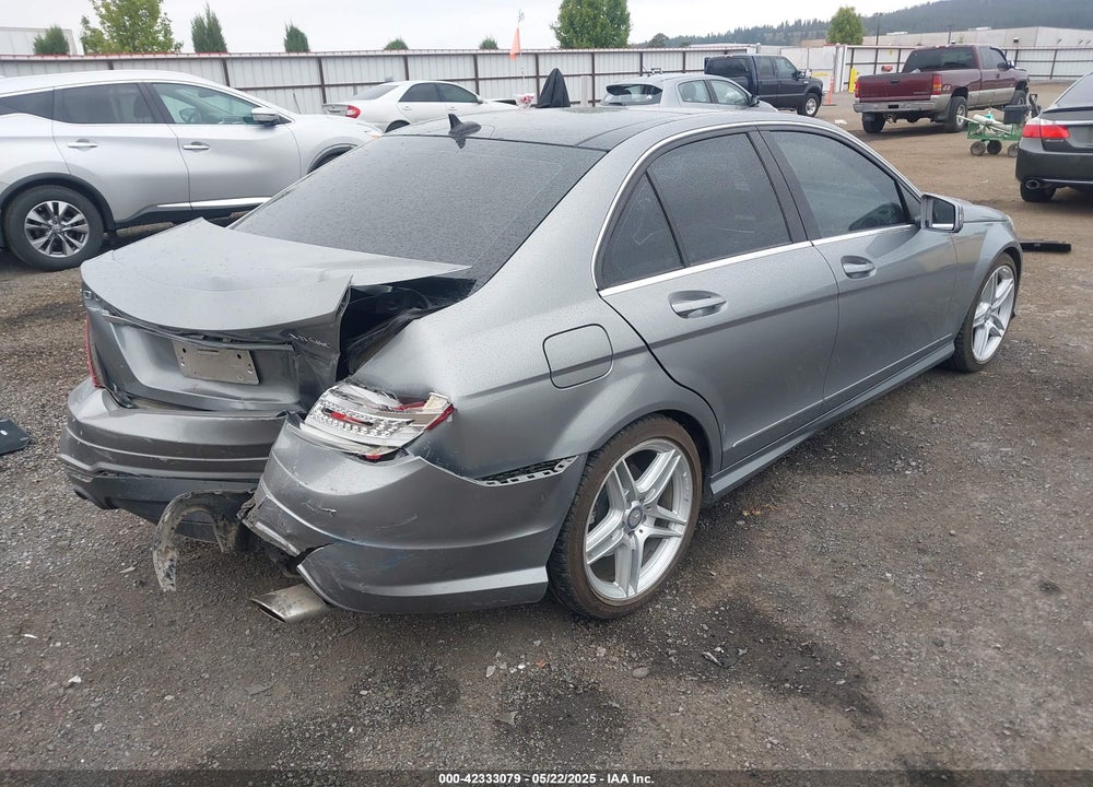 2013 MERCEDES-BENZ C 300 LUXURY 4MATIC/SPORT 4MATIC VIN: WDDGF8AB8DG083241