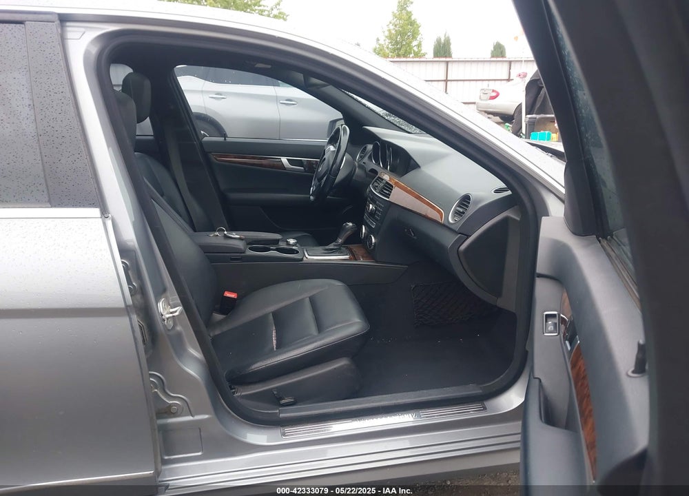 2013 MERCEDES-BENZ C 300 LUXURY 4MATIC/SPORT 4MATIC VIN: WDDGF8AB8DG083241