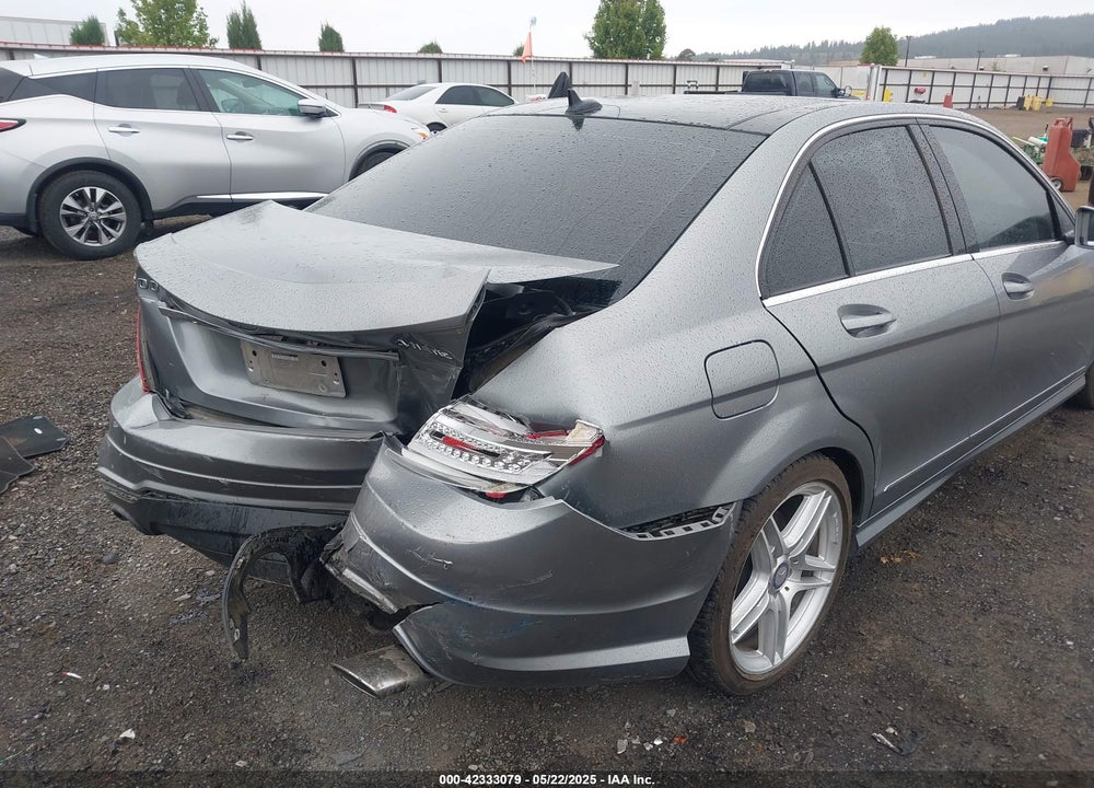 2013 MERCEDES-BENZ C 300 LUXURY 4MATIC/SPORT 4MATIC VIN: WDDGF8AB8DG083241