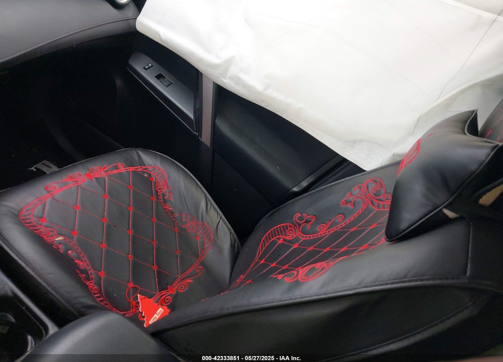2017 TOYOTA RAV4 VIN: JTMBFREV8HJ161427